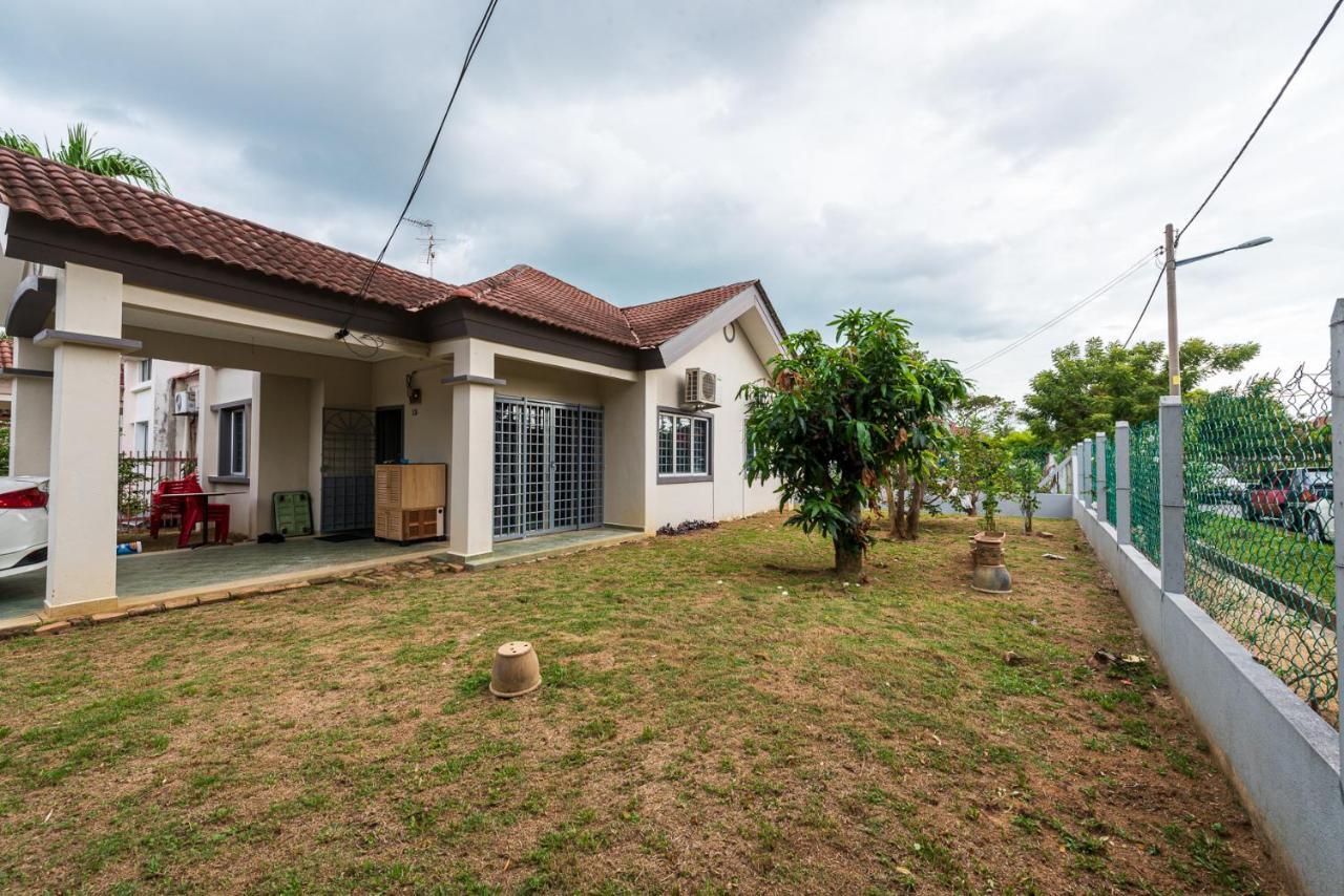 3Br Retreat Homestay Near To Goldcoast, Sepang By Verano Sungai Pelek ภายนอก รูปภาพ